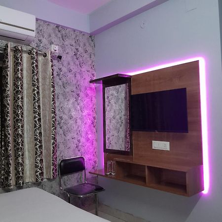 Garden Guest House Near Rene Tower Ruby General Hospital Колката Екстериор снимка