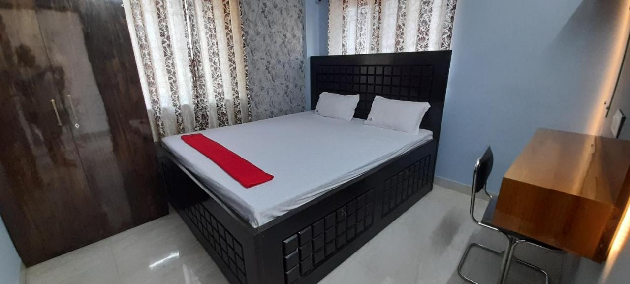 Garden Guest House Near Rene Tower Ruby General Hospital Колката Екстериор снимка