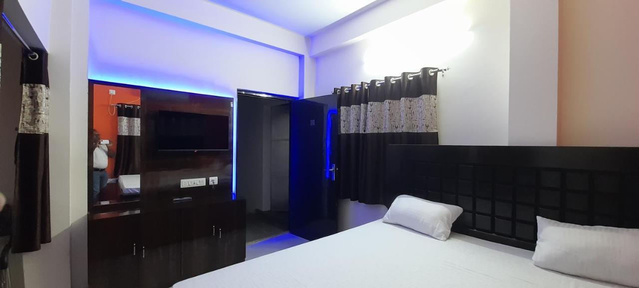 Garden Guest House Near Rene Tower Ruby General Hospital Колката Екстериор снимка
