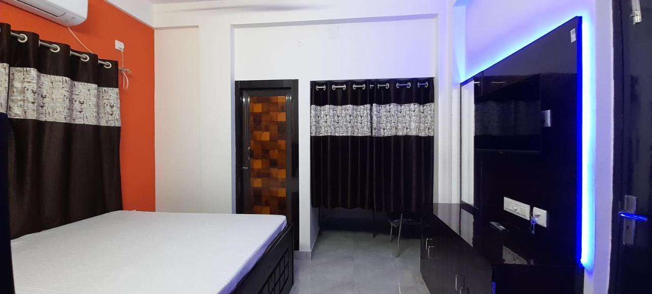 Garden Guest House Near Rene Tower Ruby General Hospital Колката Екстериор снимка
