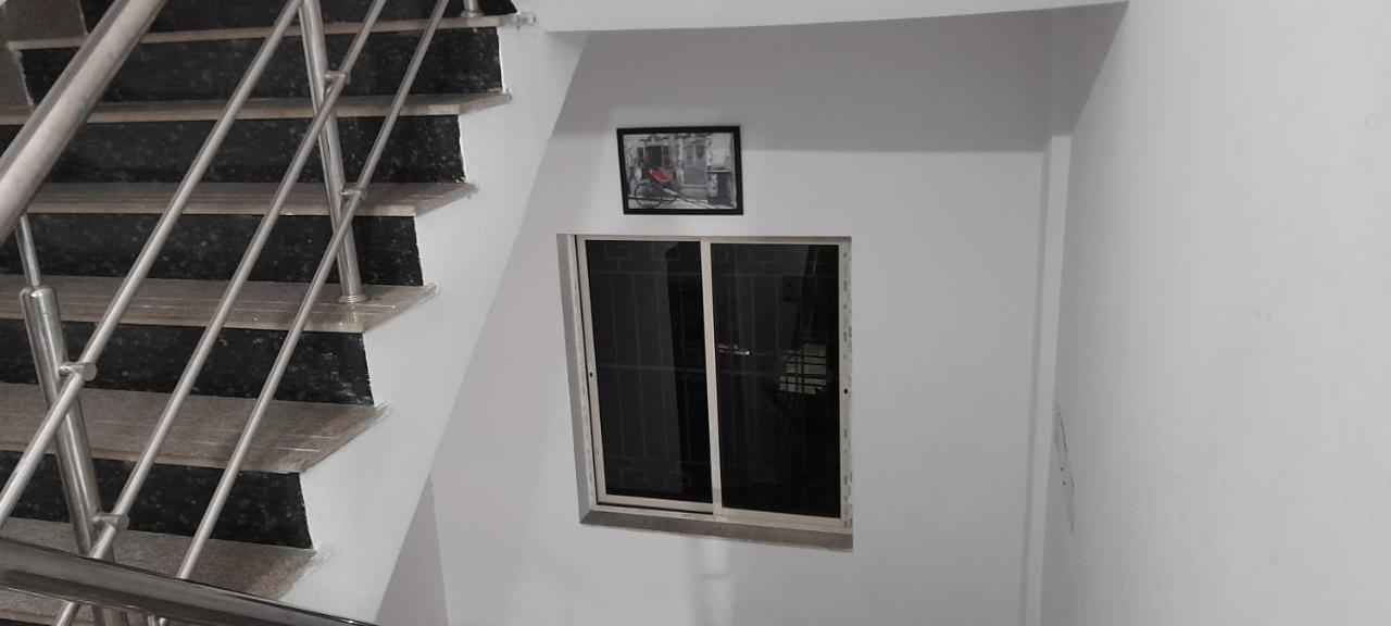 Garden Guest House Near Rene Tower Ruby General Hospital Колката Екстериор снимка