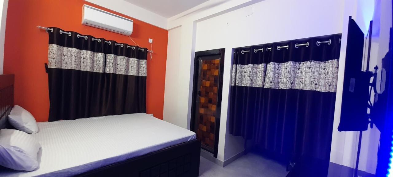 Garden Guest House Near Rene Tower Ruby General Hospital Колката Екстериор снимка