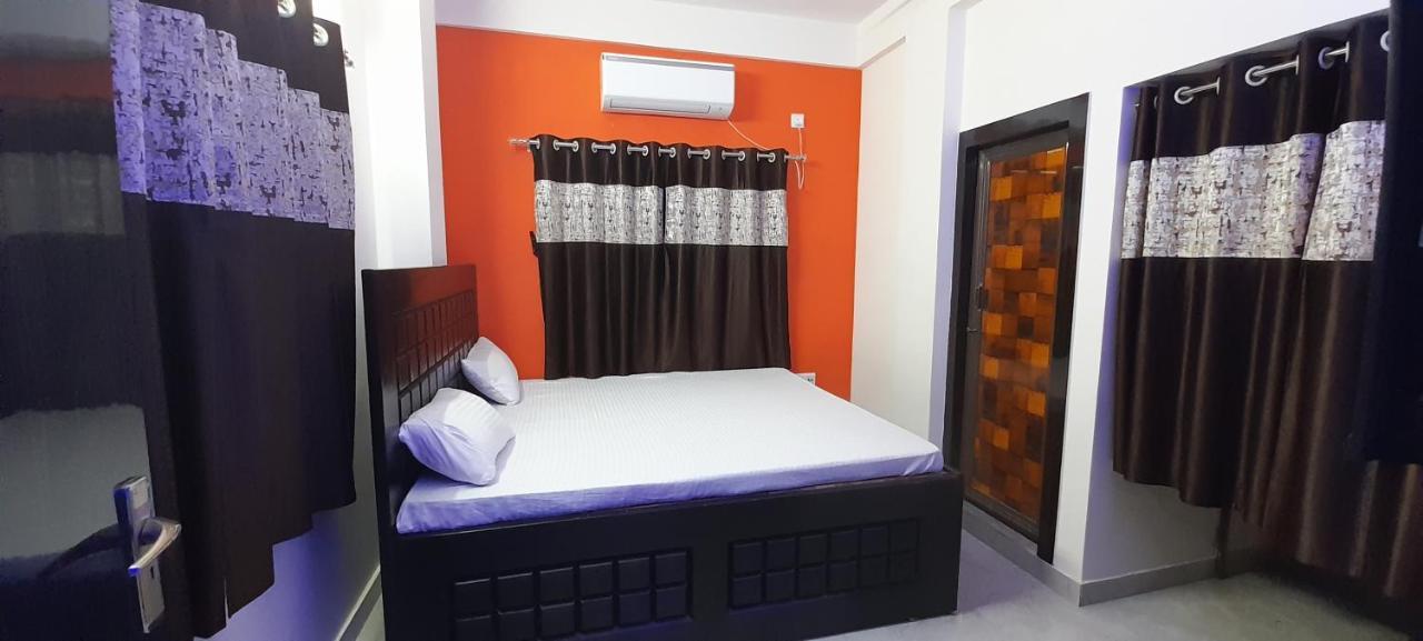 Garden Guest House Near Rene Tower Ruby General Hospital Колката Екстериор снимка