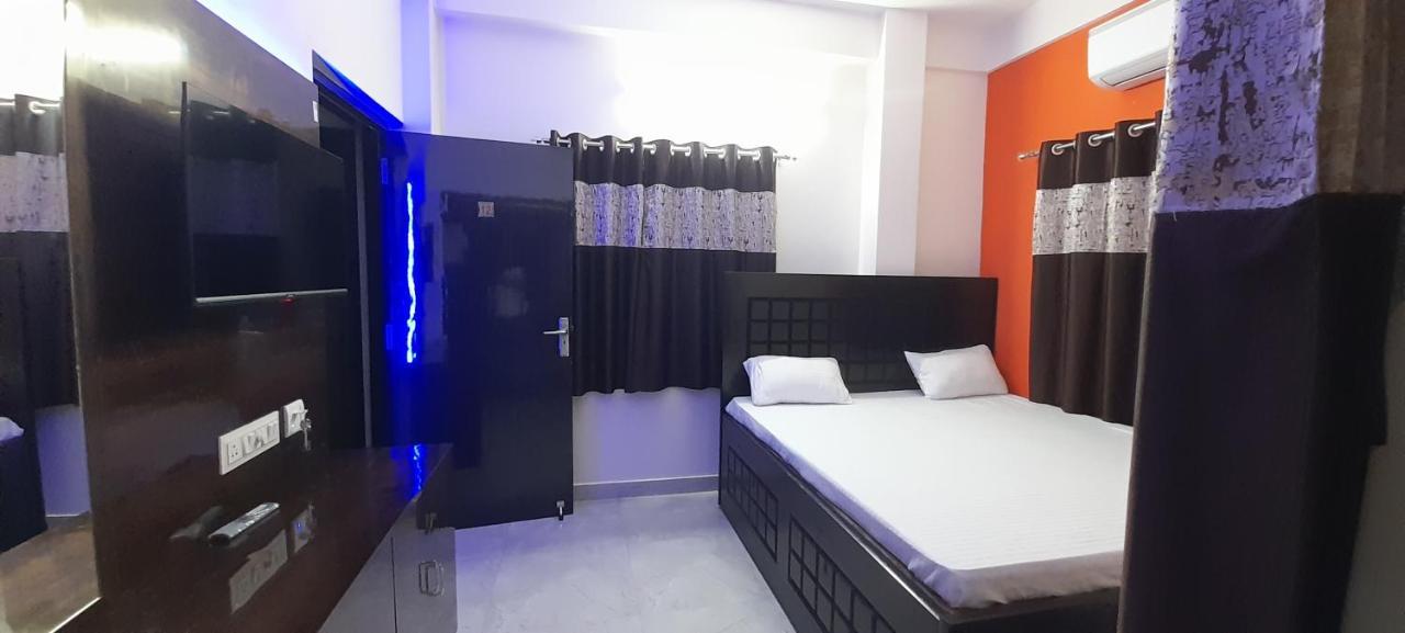 Garden Guest House Near Rene Tower Ruby General Hospital Колката Екстериор снимка