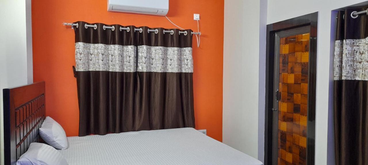 Garden Guest House Near Rene Tower Ruby General Hospital Колката Екстериор снимка