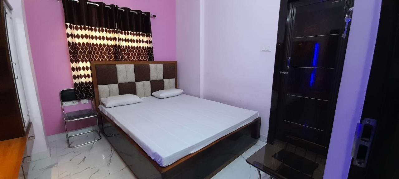 Garden Guest House Near Rene Tower Ruby General Hospital Колката Екстериор снимка