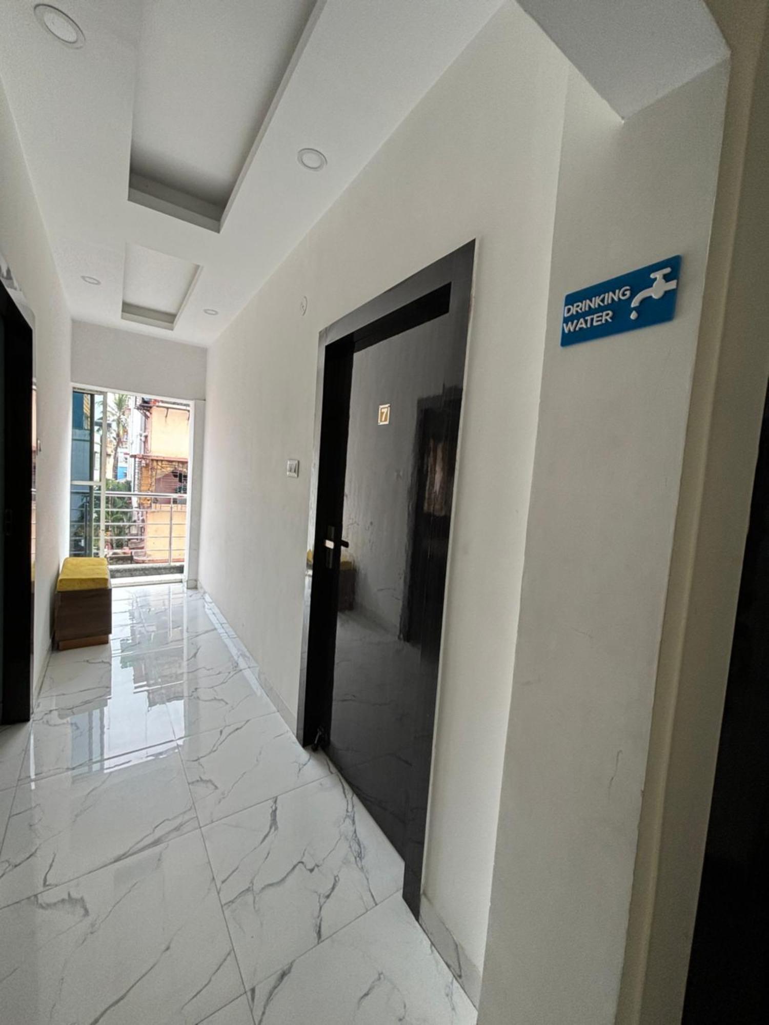 Garden Guest House Near Rene Tower Ruby General Hospital Колката Екстериор снимка