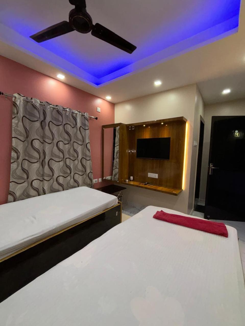 Garden Guest House Near Rene Tower Ruby General Hospital Колката Екстериор снимка