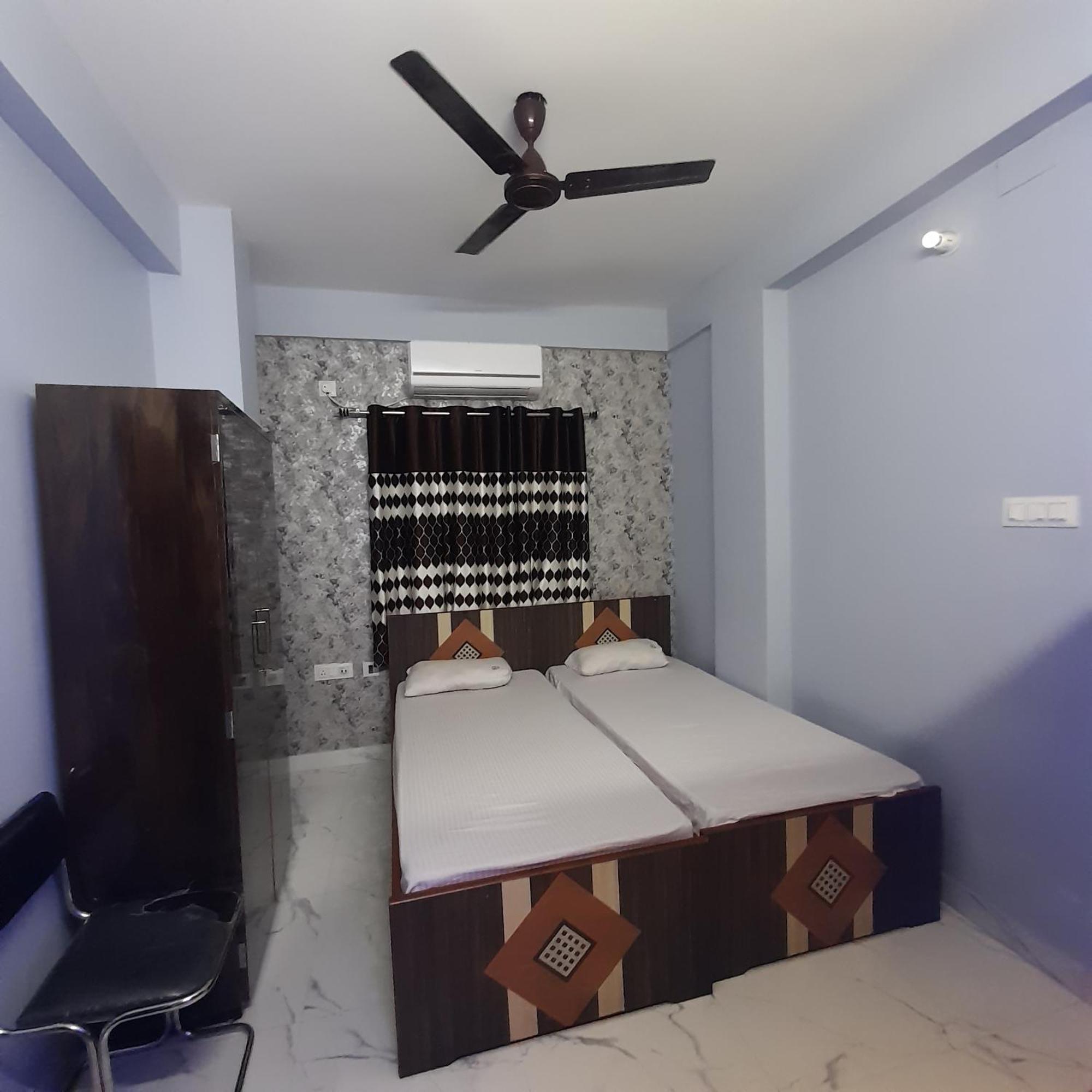 Garden Guest House Near Rene Tower Ruby General Hospital Колката Стая снимка