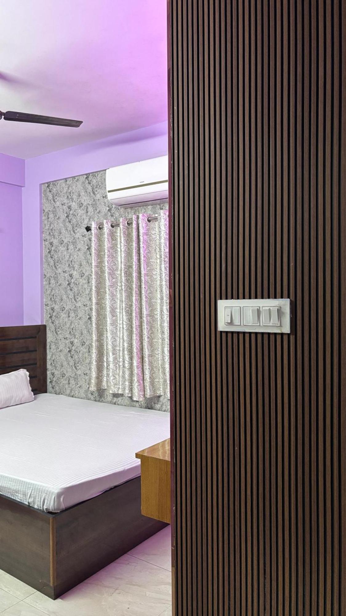 Garden Guest House Near Rene Tower Ruby General Hospital Колката Екстериор снимка