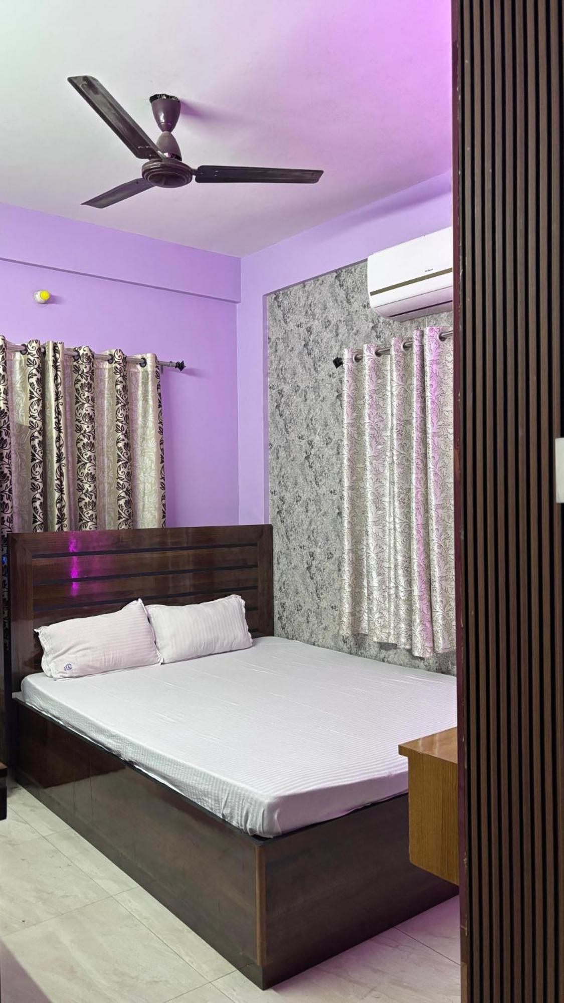 Garden Guest House Near Rene Tower Ruby General Hospital Колката Екстериор снимка