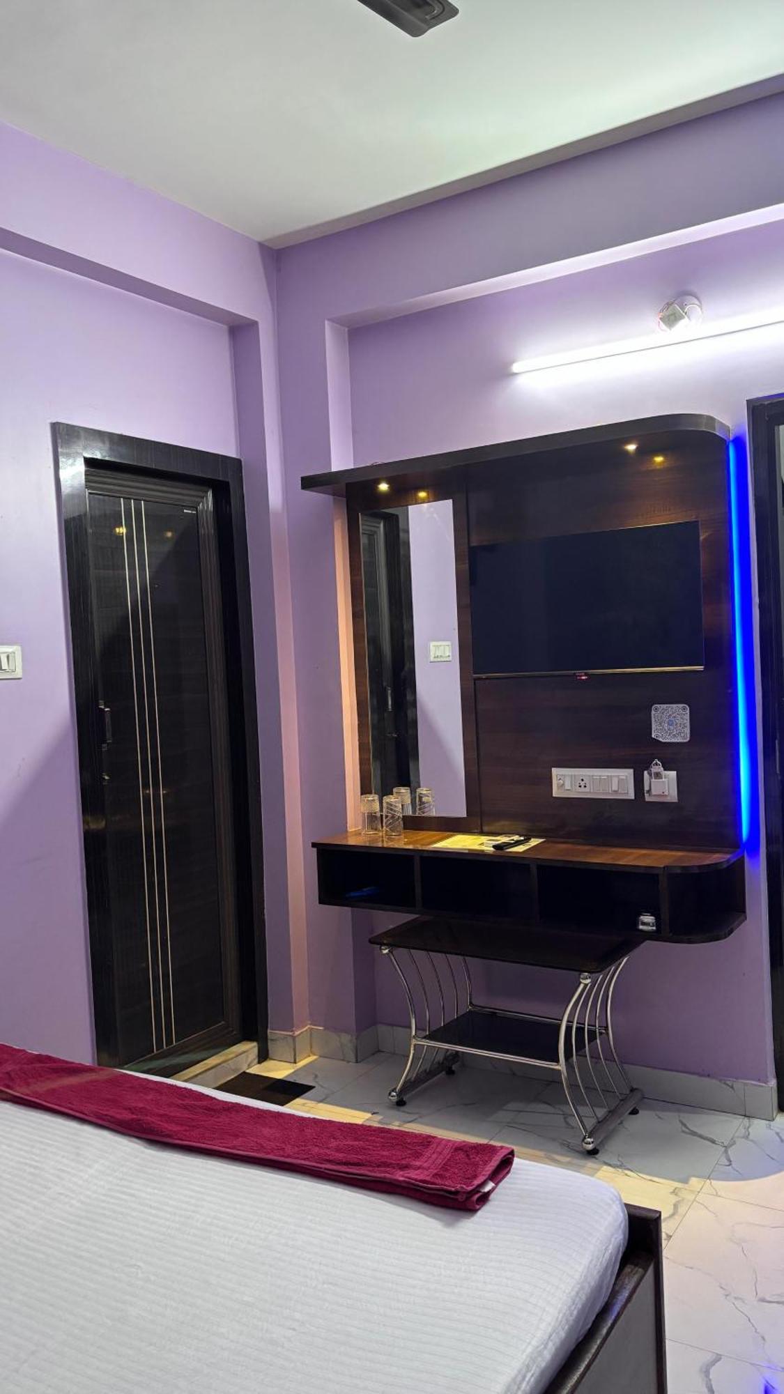 Garden Guest House Near Rene Tower Ruby General Hospital Колката Екстериор снимка