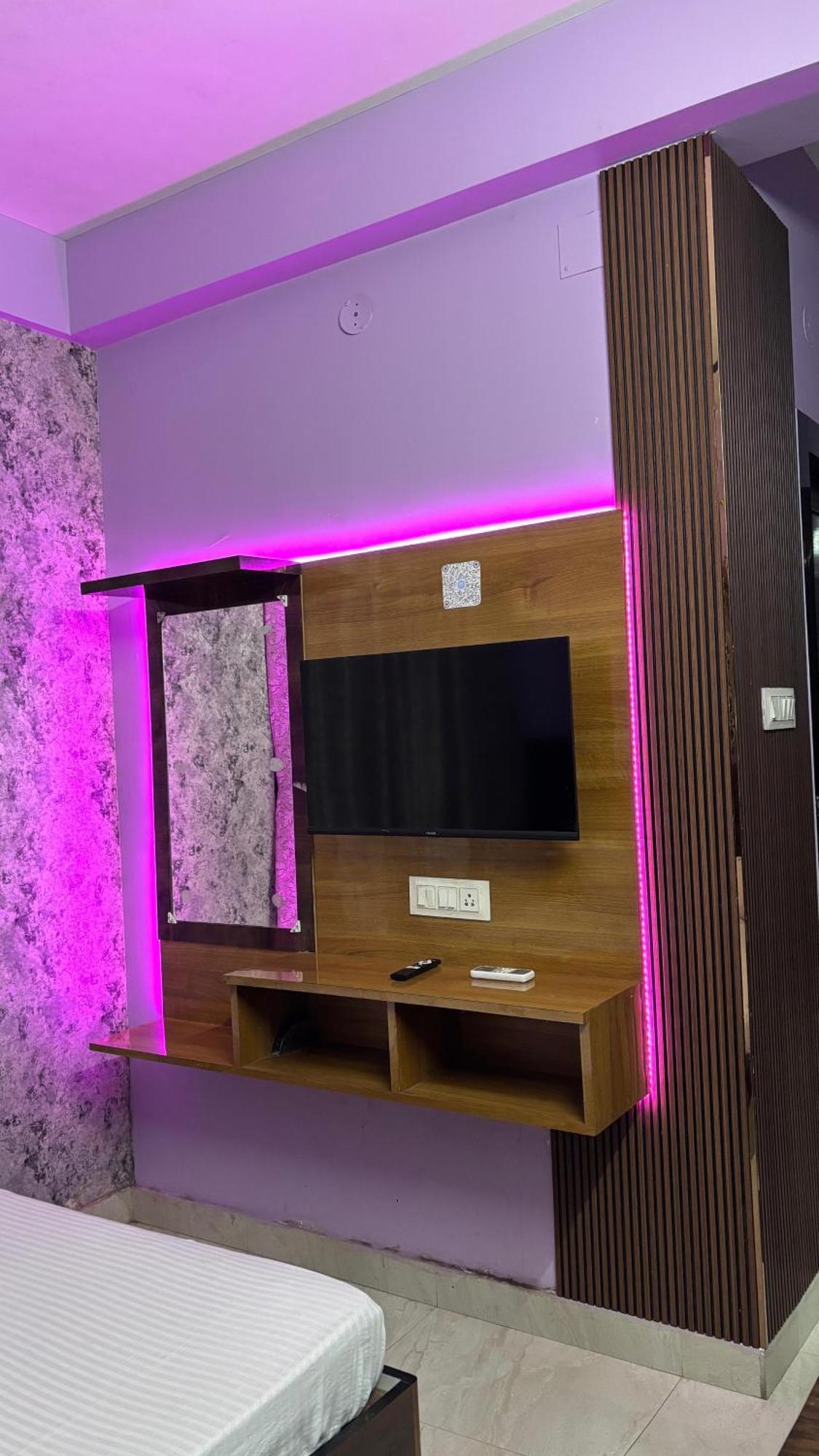 Garden Guest House Near Rene Tower Ruby General Hospital Колката Екстериор снимка