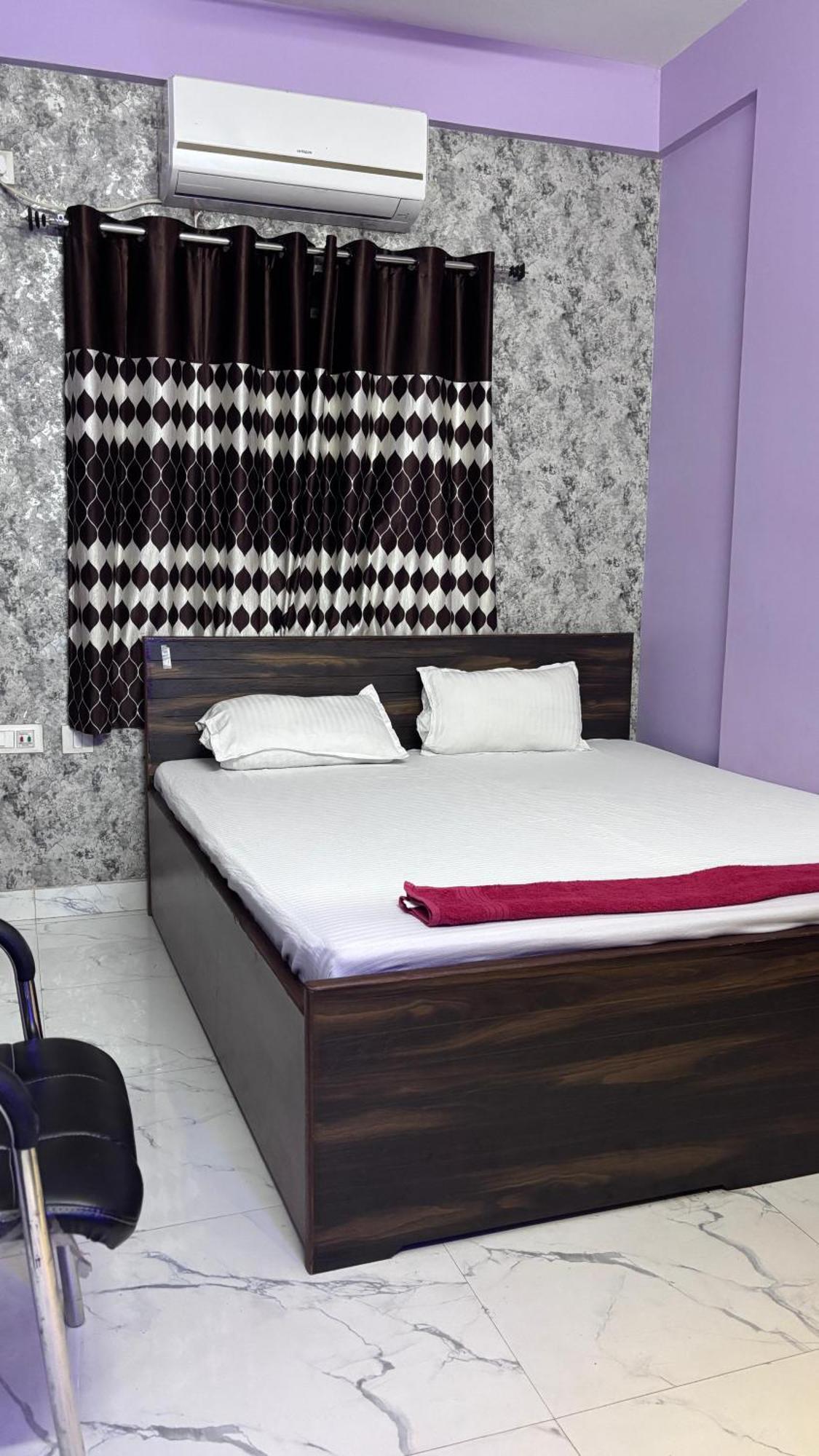 Garden Guest House Near Rene Tower Ruby General Hospital Колката Екстериор снимка